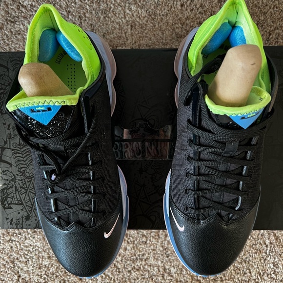 Nike LeBron 19 Low ‘Ghost Green’ - Picture 4 of 10